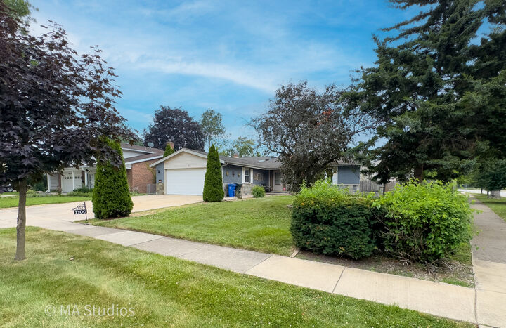 Property Photo: 1100 S Cherrywood Drive S IL 60056
