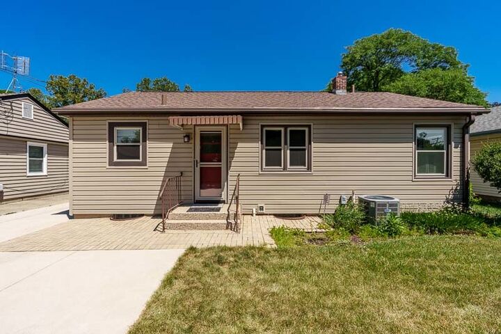 Property Photo:  2328 Sharon Avenue  IL 61103 