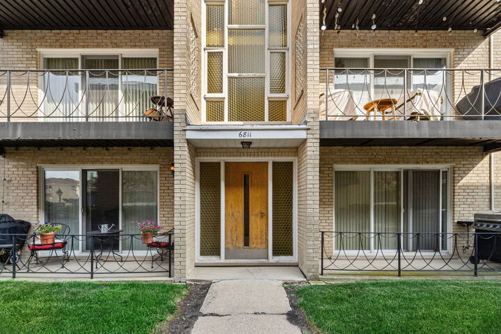 Property Photo:  6811 N Olmsted Avenue 205  IL 60631 