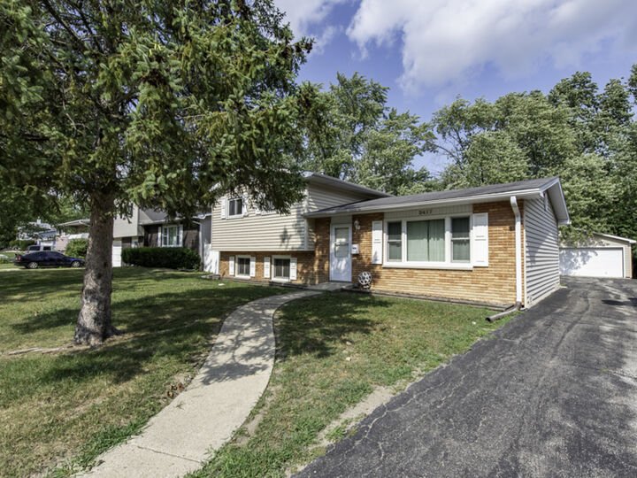 Property Photo:  2417 Metropolitan Avenue  IL 60087 