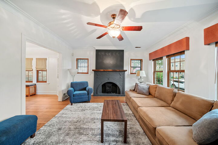 Property Photo: 2617 W Lunt Avenue IL 60645