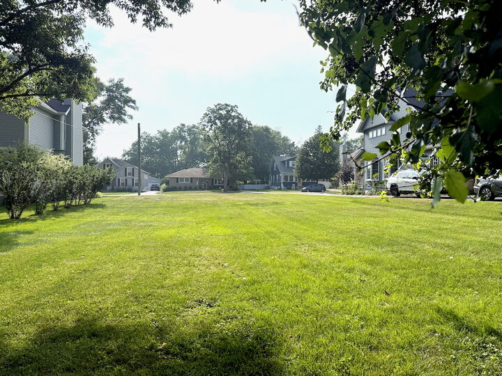 Property Photo: 615 S 3rd Street IL 60118