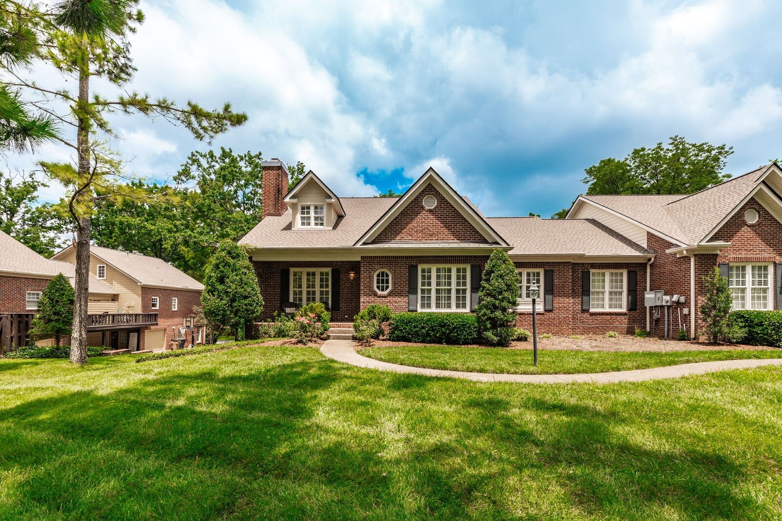 Property Photo:  2224 Harding Pl  TN 37215 