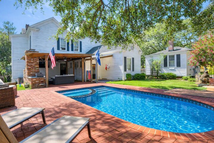 Property Photo: 424 NW Barnwell Avenue SC 29801