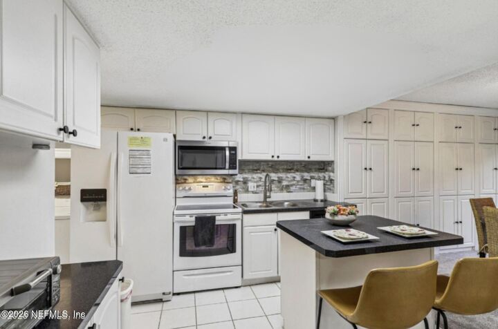 Property Photo:  8719 Como Lake Drive 8719  FL 32256 