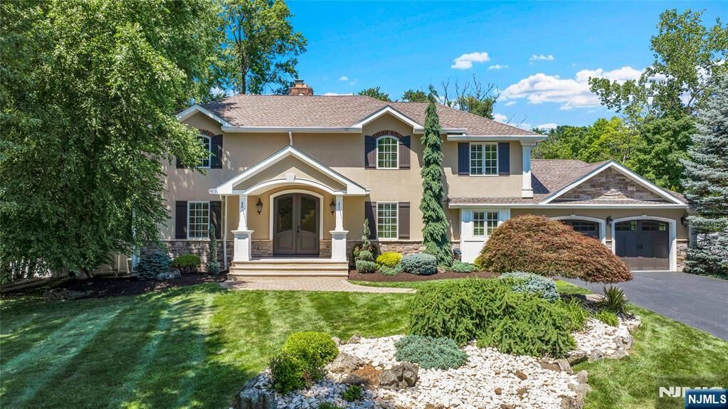 Property Photo:  3 Bromley Court  NJ 07045 