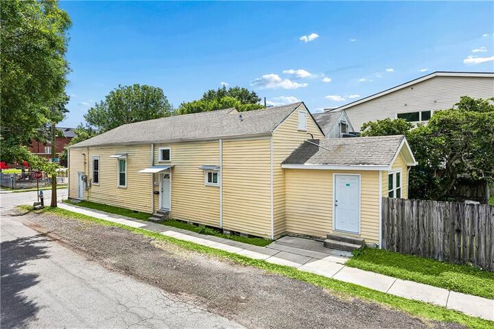 Property Photo:  1700 Short Street  LA 70118 