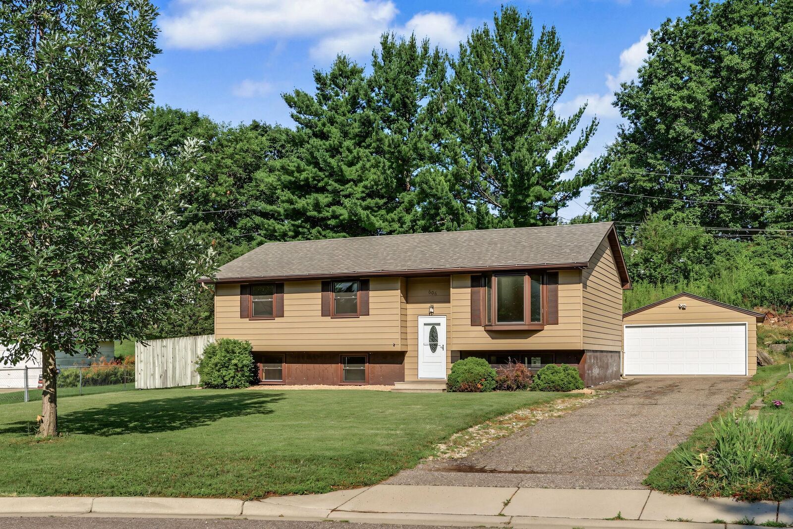 Property Photo: 606 Grospoint Lane N MN 55128