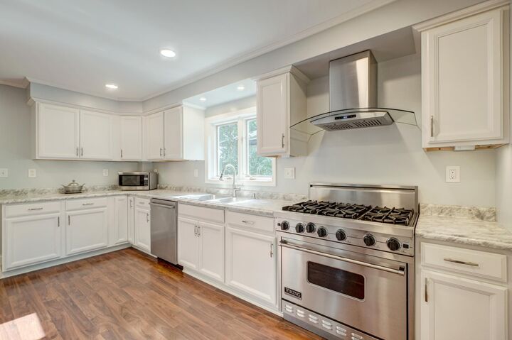 Property Photo:  950 Juno Avenue  MN 55102 
