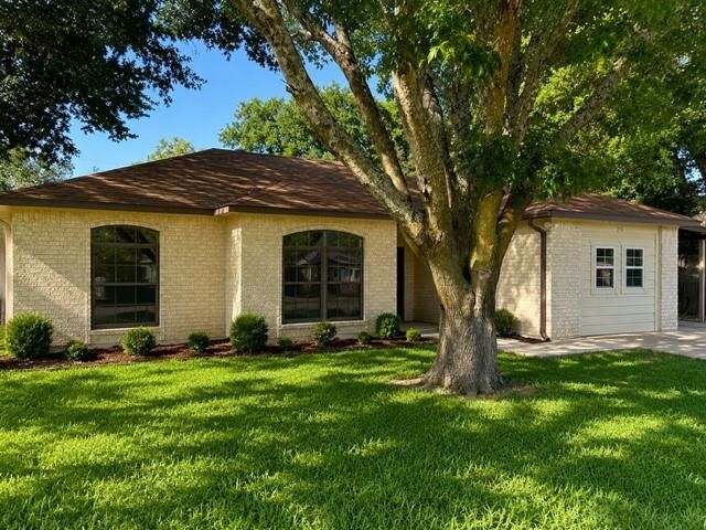 Property Photo: 216 Monica Street TX 75154
