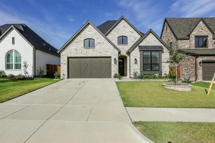 Property Photo: 1807 Buckeye Lane TX 76063