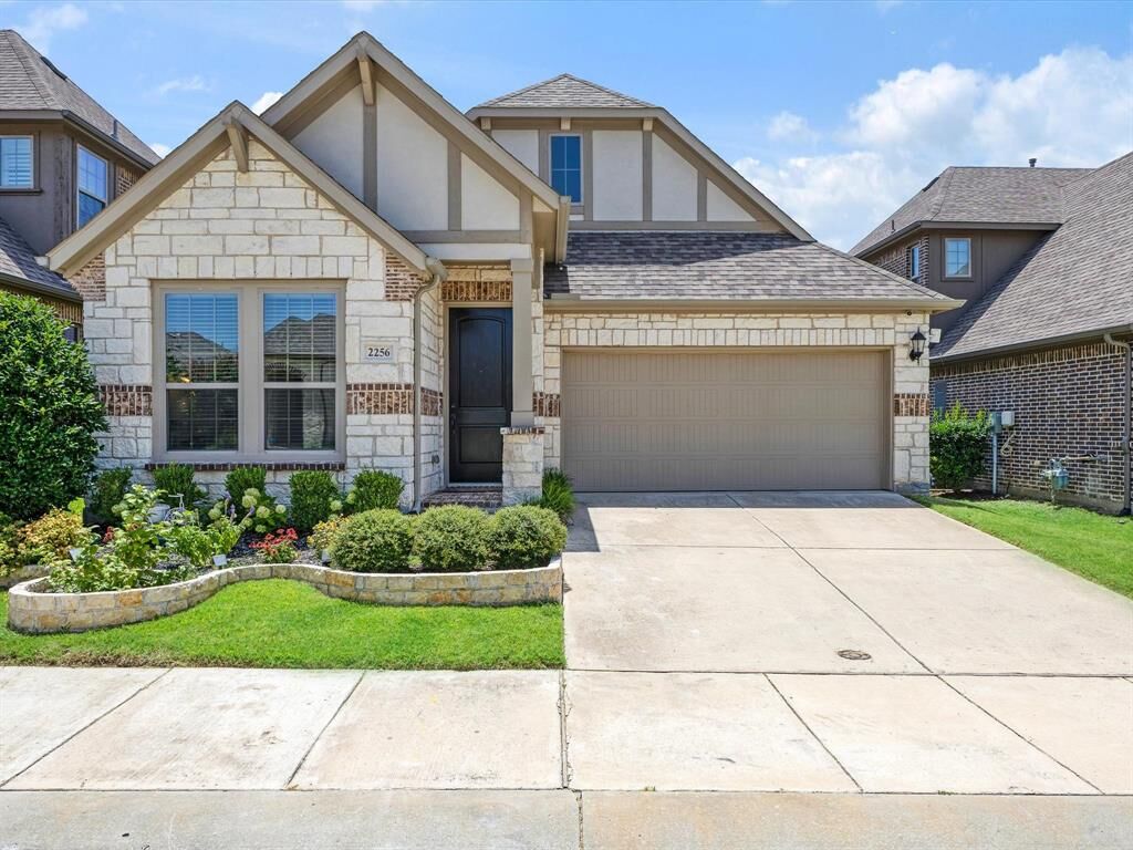 Property Photo: 2256 Briar Ridge Trail TX 75010