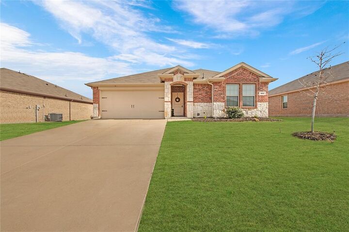 Property Photo: 504 Silo Circle TX 75189