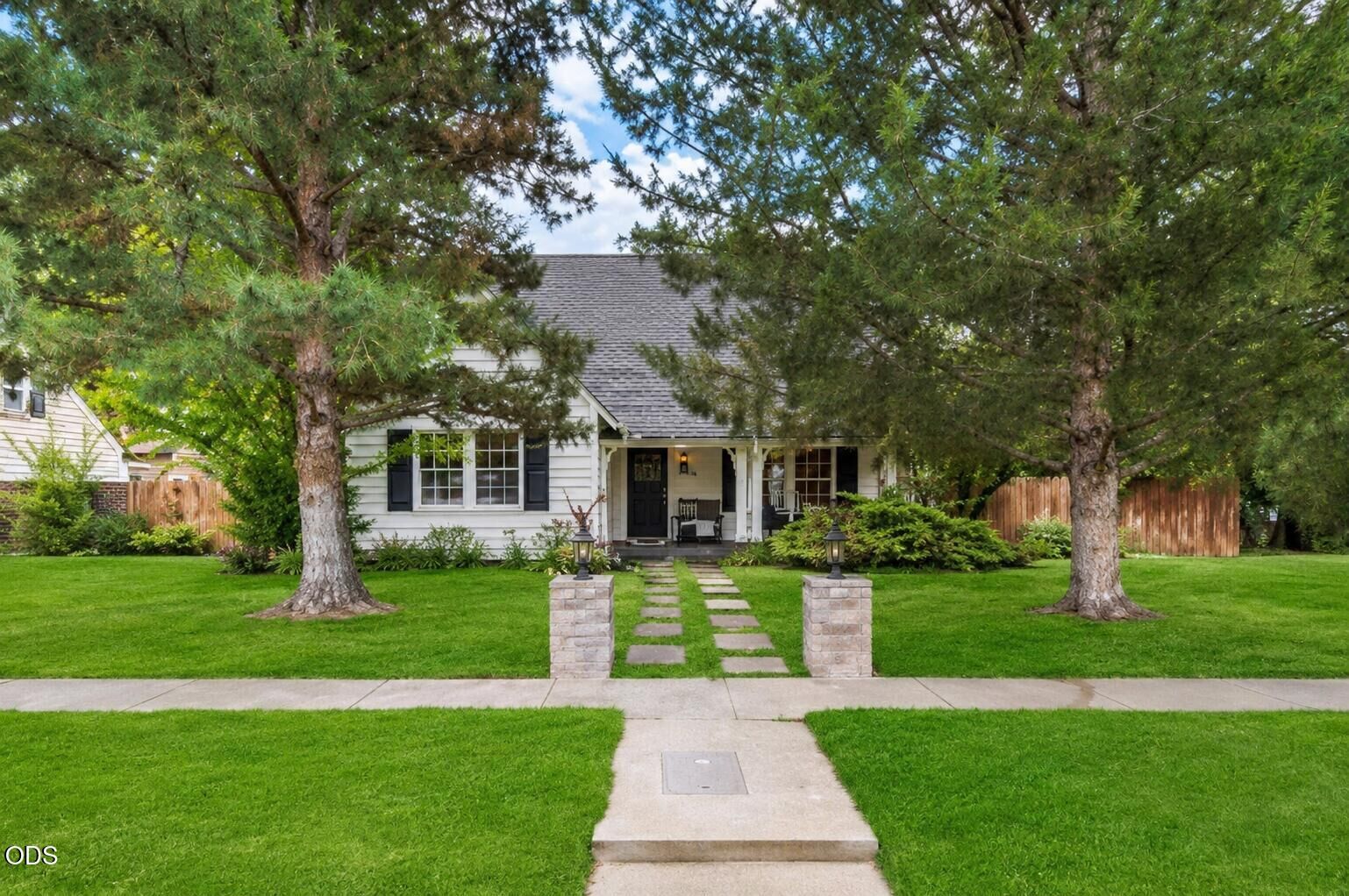 Property Photo:  840 E 1st Street  OR 97754 