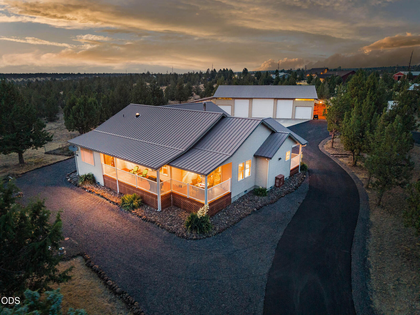 Property Photo: 9503 SE Ridge View Road OR 97754
