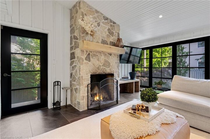 203 Forsyth Drive — photo 1