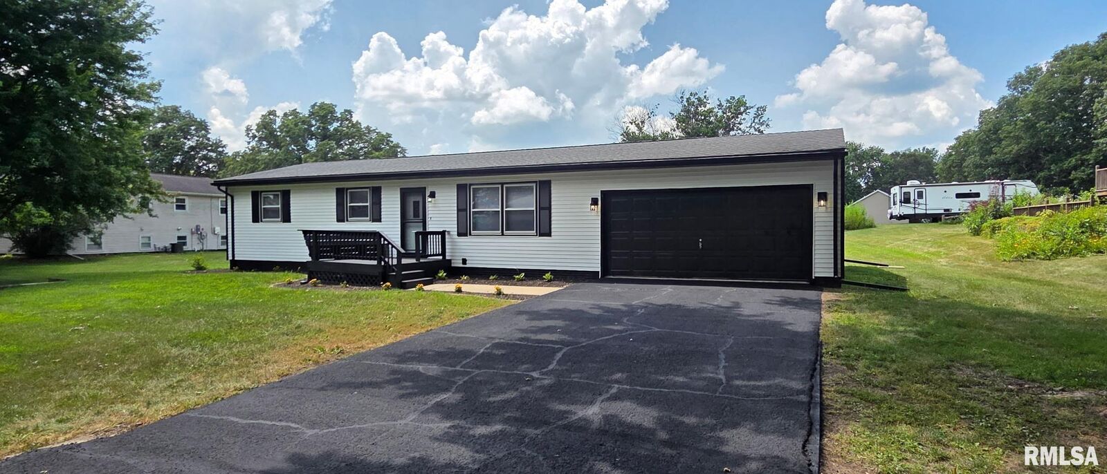 Property Photo:  204 Sunnyview Drive  IL 61401 