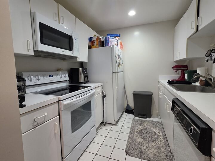 Property Photo:  950 Massachusetts Ave 211  MA 02138 