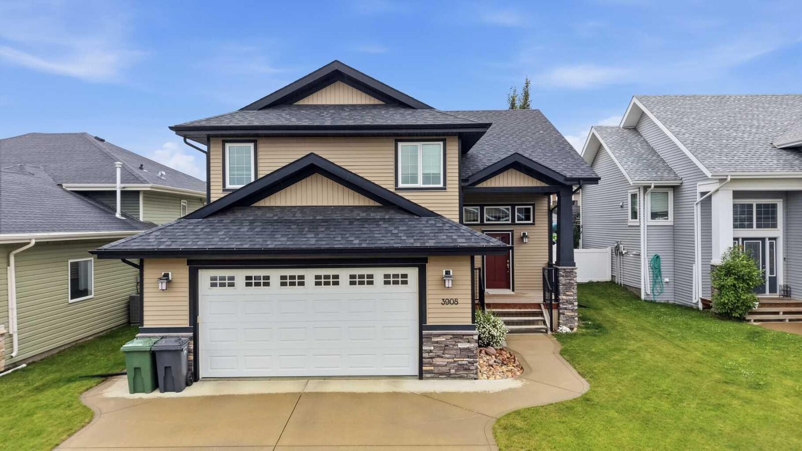 Property Photo: 3908 49 Avenue AB T4J 0B6