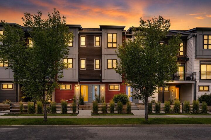 984 Walden Drive SE — photo 1