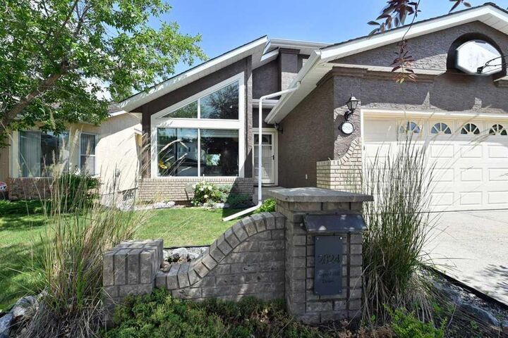Property Photo: 2824 Signal Hill Drive SW AB T3H 2C8