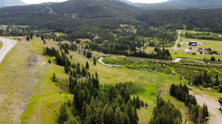 Property Photo: 5302 19 Avenue 8 AB T0K 0M0