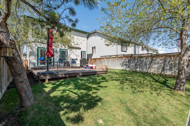 Property Photo: 31 Mt Aberdeen Grove SE AB T2Z 3N6
