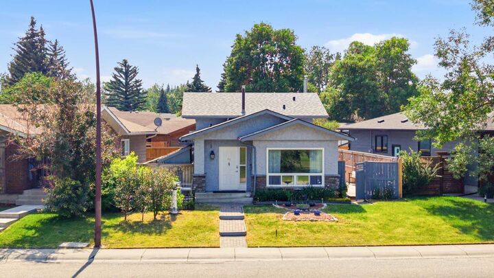 Property Photo: 55 Sunbank Road SE AB T2X 1X8