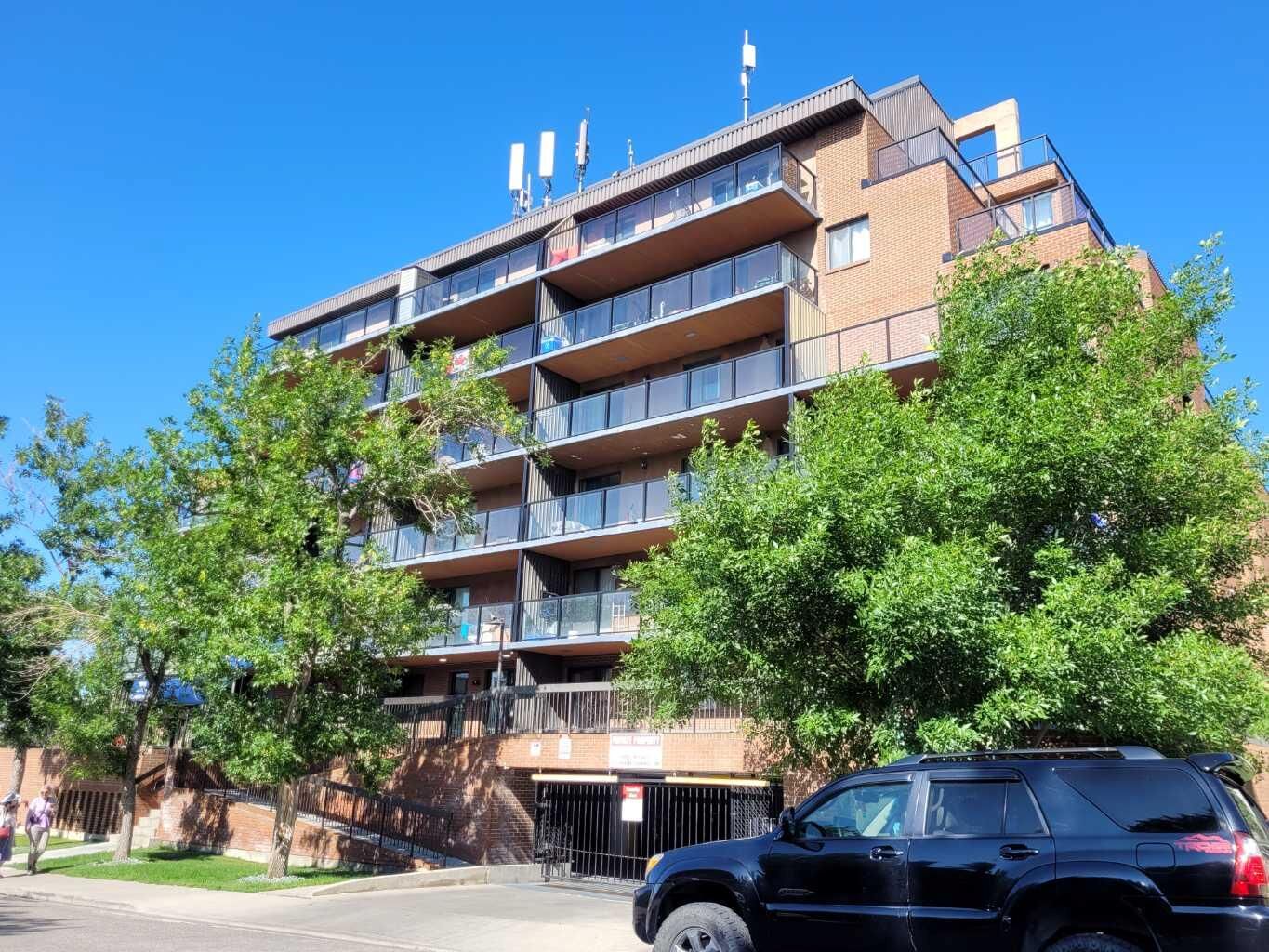 Property Photo: 1900 25A Street SW 302 AB T3E 1Y5
