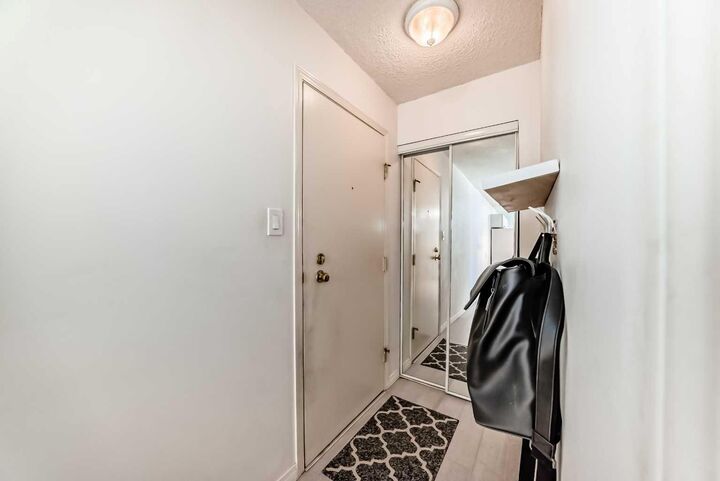 Property Photo: 317 14 Avenue SW 304 AB T2R 0M4