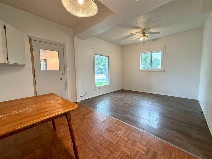 Property Photo: 1236 1 Avenue AB T9W 1G9