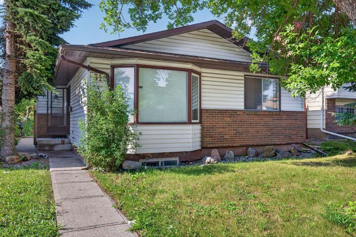 319 Rundlelawn Road NE — photo 1