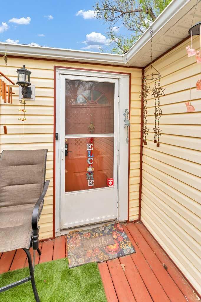 Property Photo: 612 20 Street NE 2 AB T1C 1H5