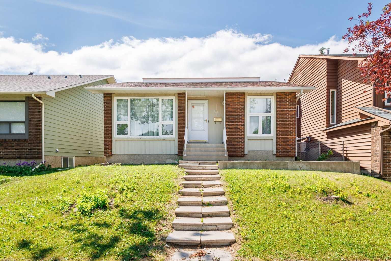 Property Photo: 1111 Berkley Drive NW AB T3K 1S6