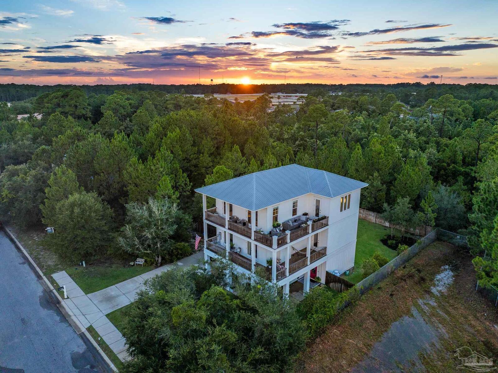 Property Photo: 1557 Winding Shore Dr FL 32563