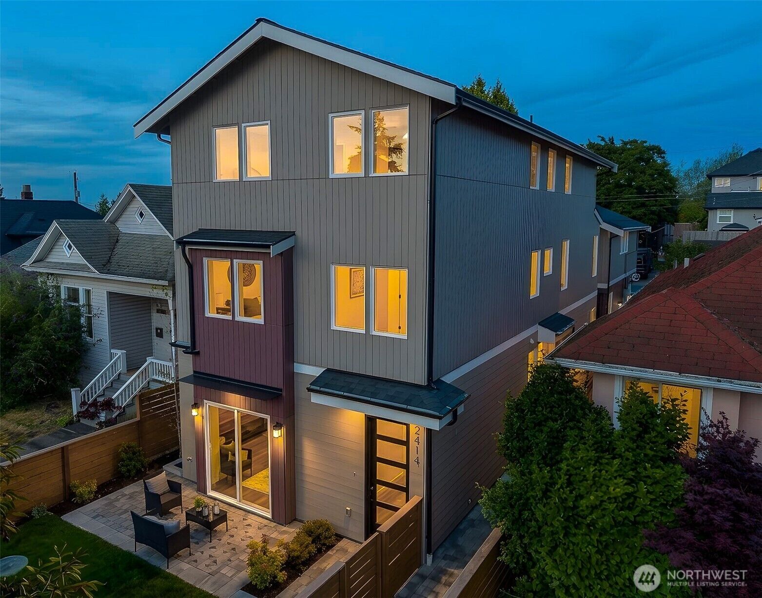 Property Photo: 2414 Queen Anne Avenue N WA 98119