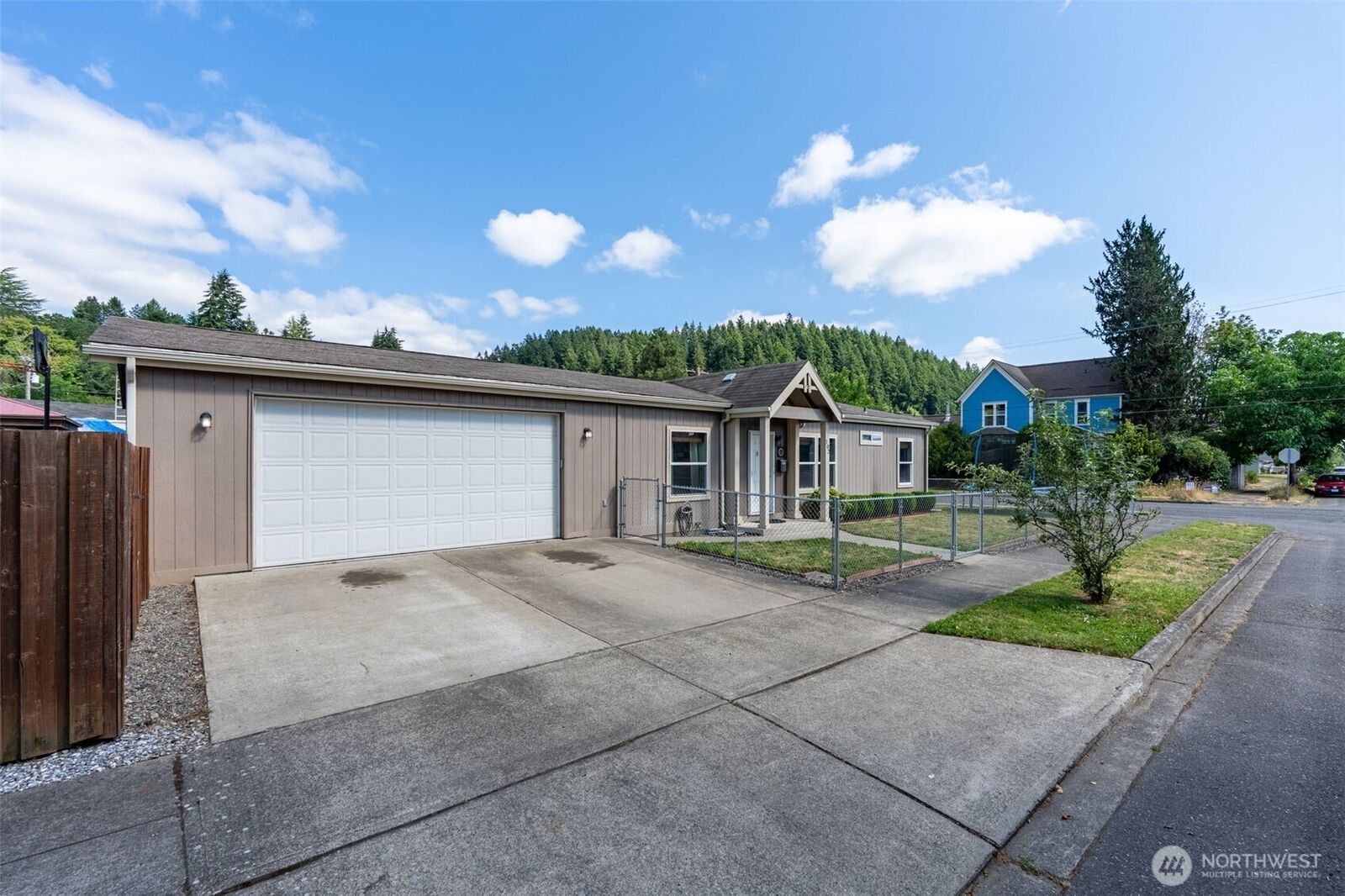 Property Photo:  102 N Diamond Street  WA 98531 