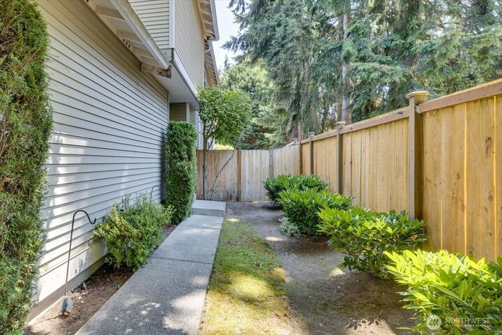 Property Photo: 1526 121 Street SW 14 WA 98204