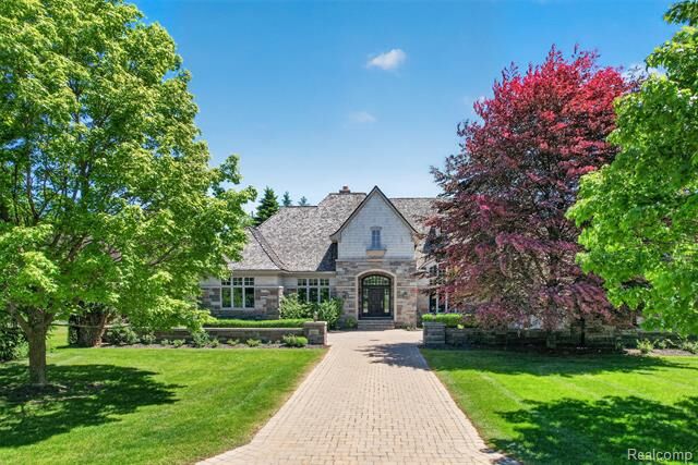 Property Photo: 2951 Turtle Pond Court MI 48302