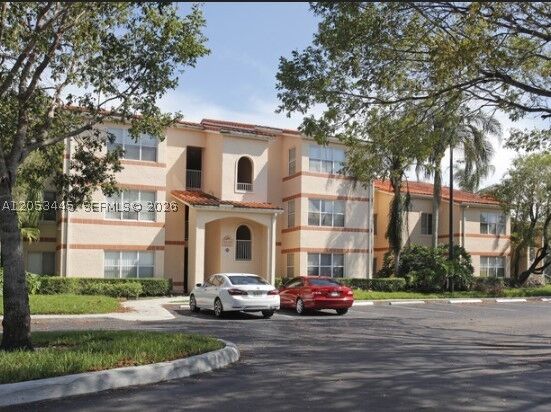 Property Photo: 3310 N Pinewalk Dr N 1825 FL 33063
