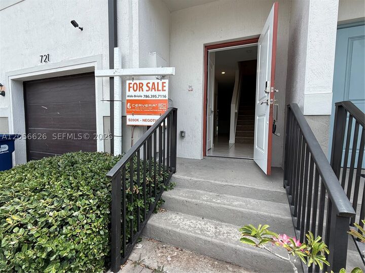 Property Photo: 721 SW 11th St FL 33034