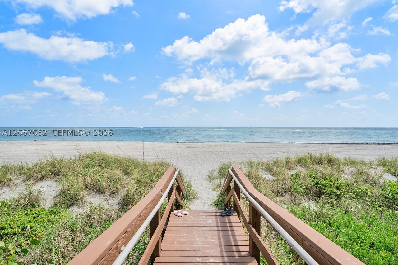 Property Photo: 400 Ocean Trail Way 302 FL 33477