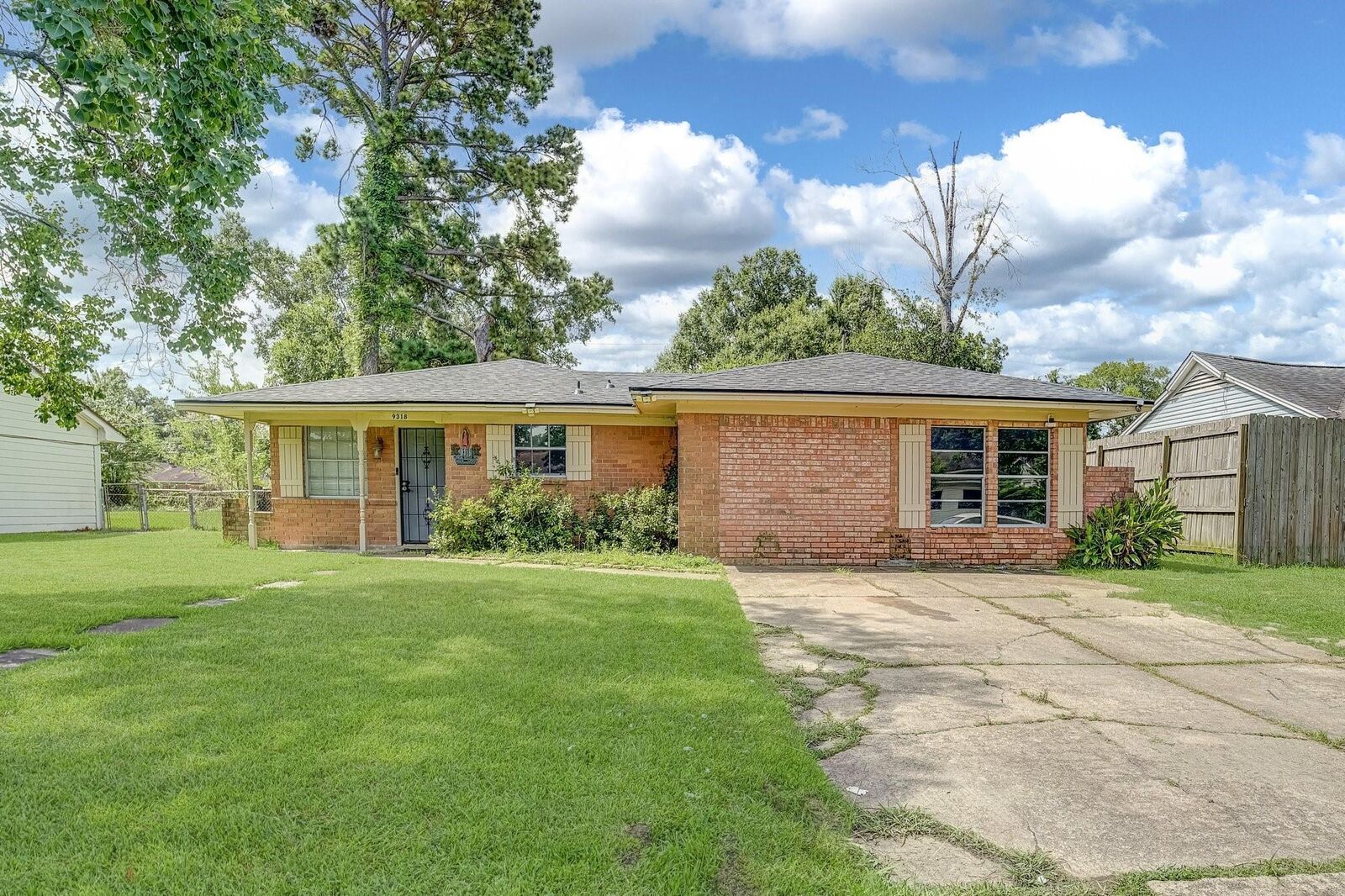 Property Photo: 9318 Linda Vista Road TX 77078-4024