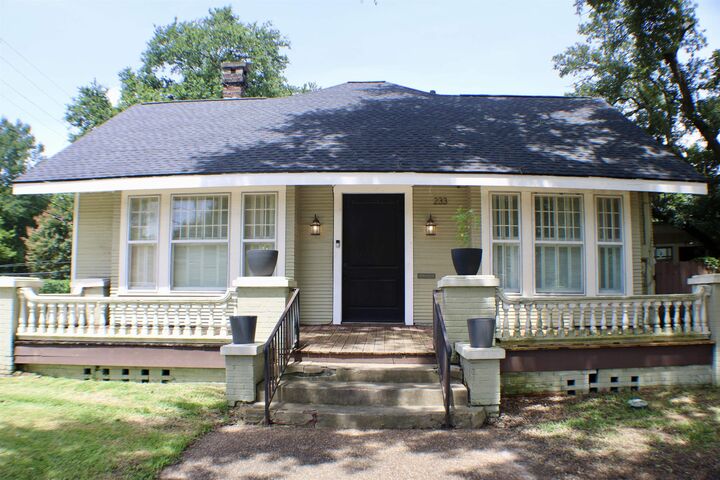 Property Photo: 233 N 7th St. TX 77702