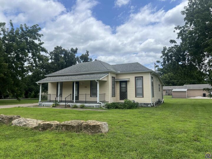 Property Photo: 1740 NW Taylor St KS 66608