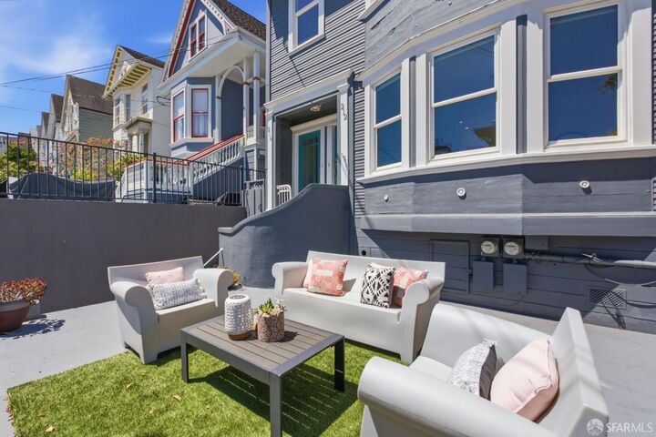Property Photo: 212 Eureka Street CA 94114