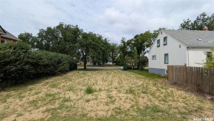 Property Photo:  241 15th Street W  SK S6V 3P9 