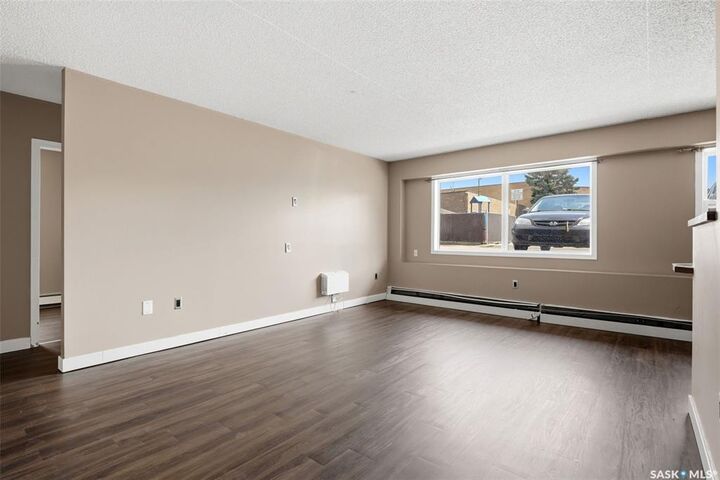 Property Photo:  405 Lorne Street N 6  SK S4R 3B2 