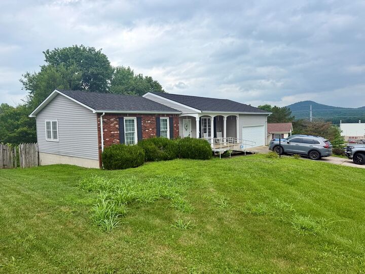 Property Photo: 92 Clayburne Blvd. OH 45601