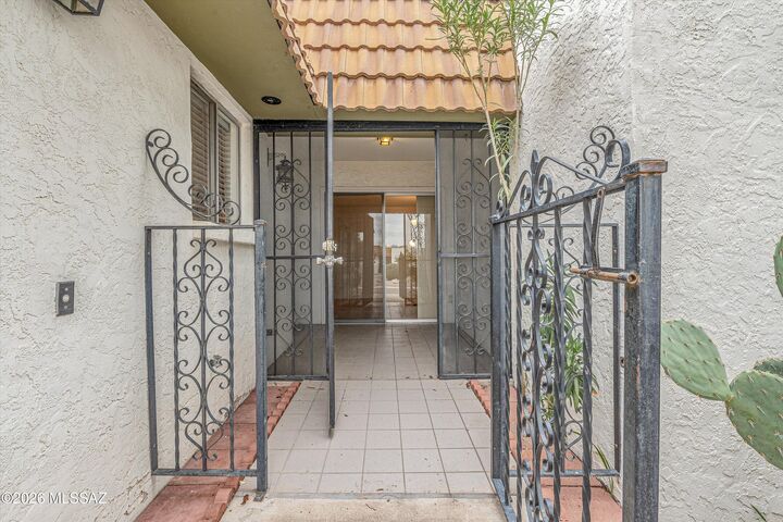 Property Photo:  660 E River Road J  AZ 85704 